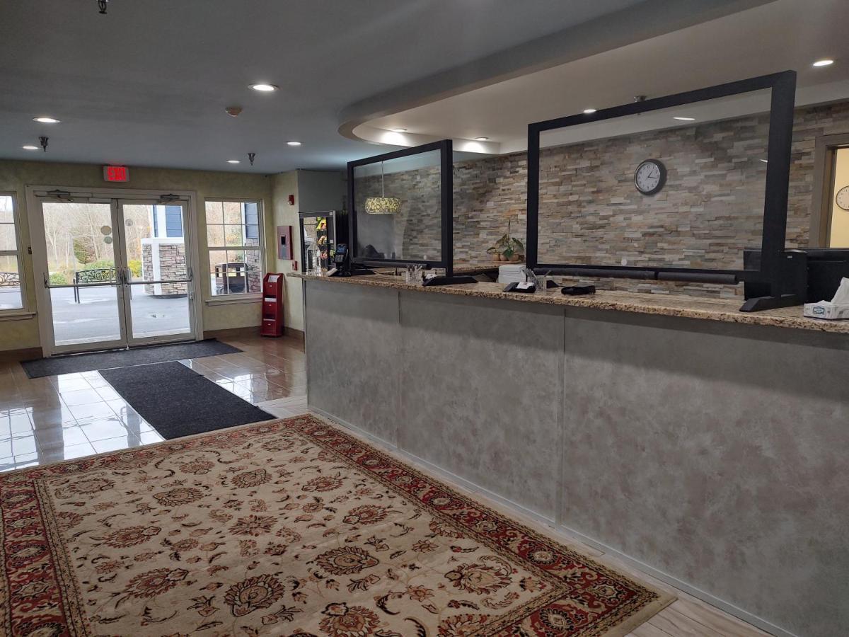 Hilltop Inn & Suites, Near Foxwoods Casino North Stonington Exteriör bild
