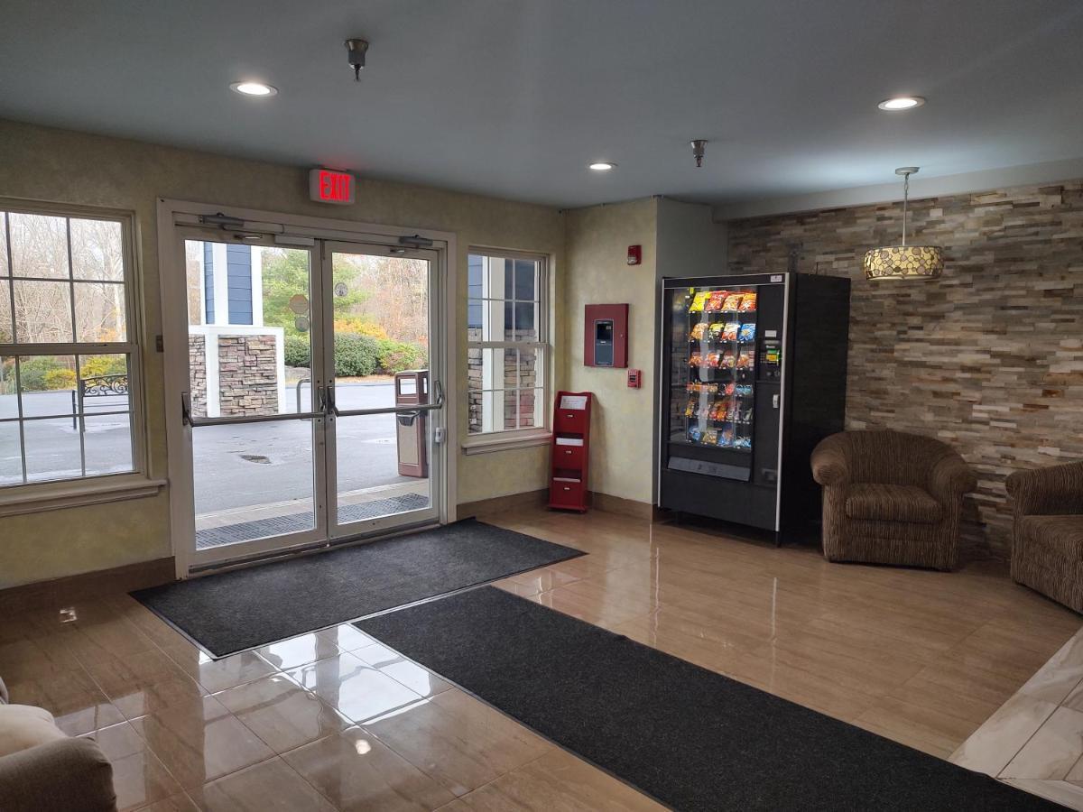 Hilltop Inn & Suites, Near Foxwoods Casino North Stonington Exteriör bild
