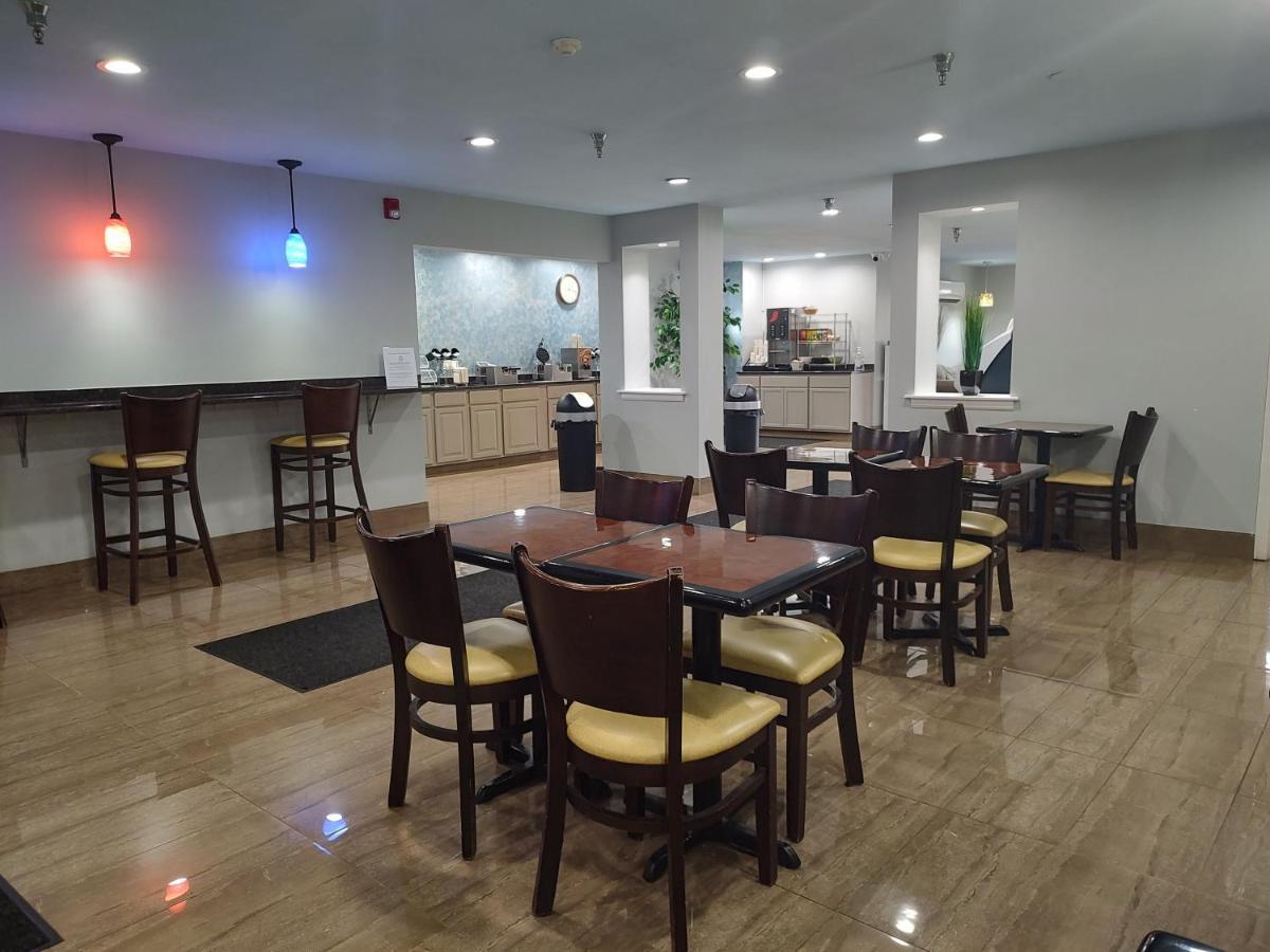 Hilltop Inn & Suites, Near Foxwoods Casino North Stonington Exteriör bild