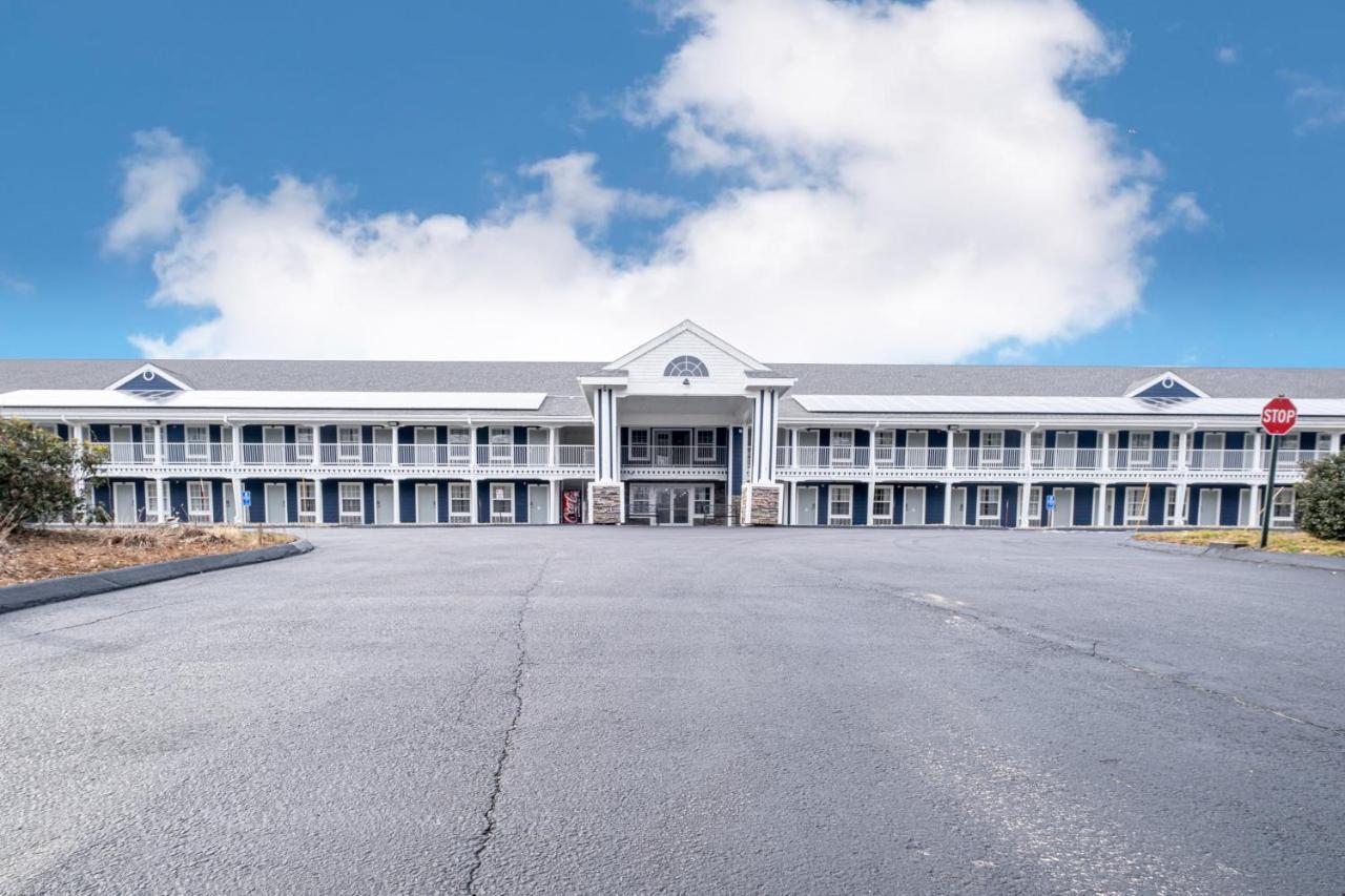 Hilltop Inn & Suites, Near Foxwoods Casino North Stonington Exteriör bild