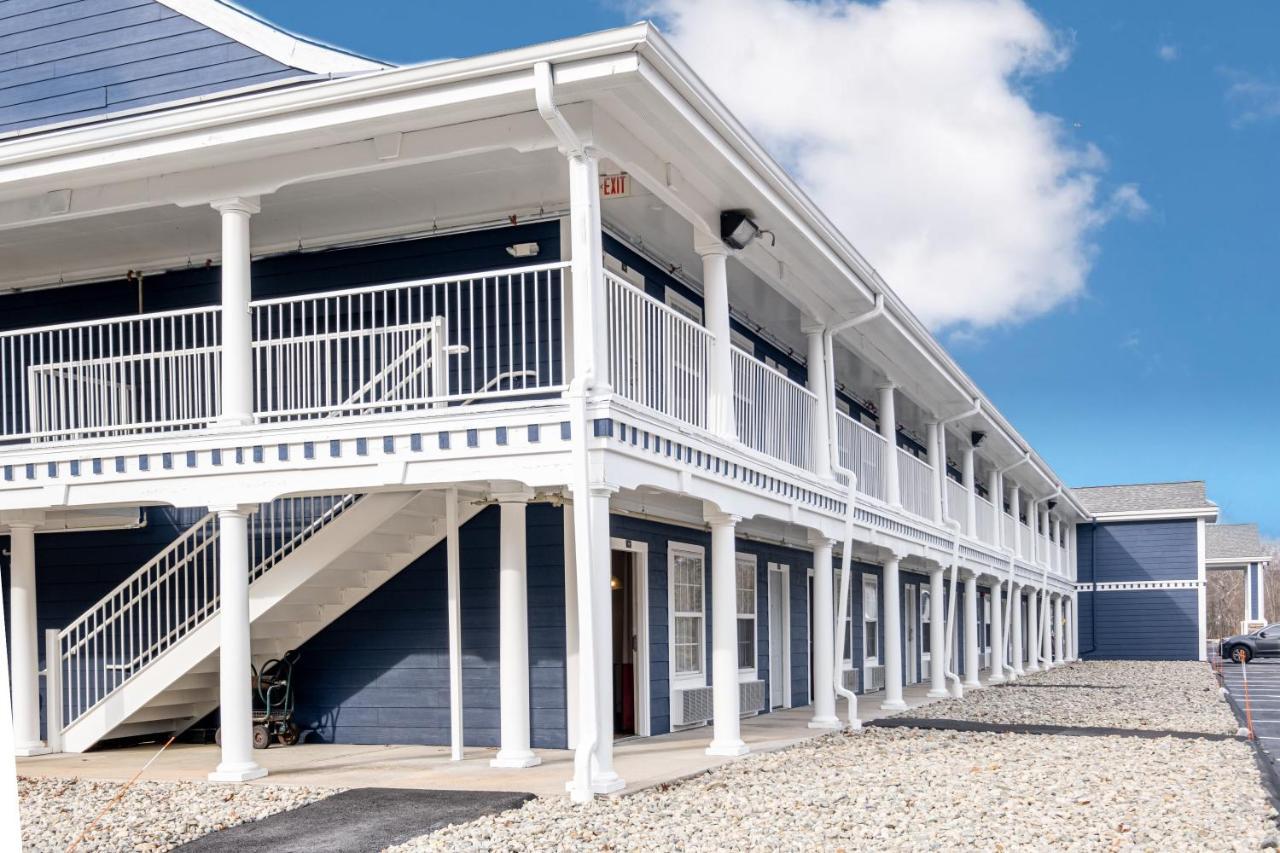 Hilltop Inn & Suites, Near Foxwoods Casino North Stonington Exteriör bild