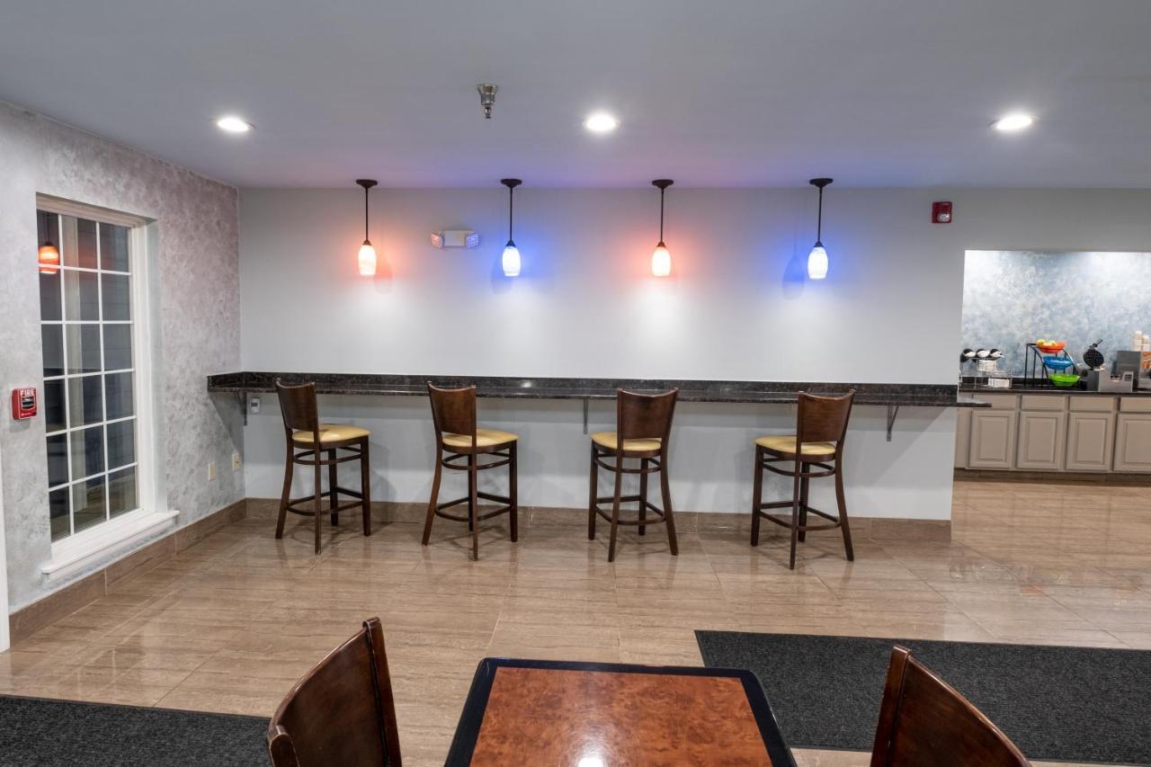 Hilltop Inn & Suites, Near Foxwoods Casino North Stonington Exteriör bild