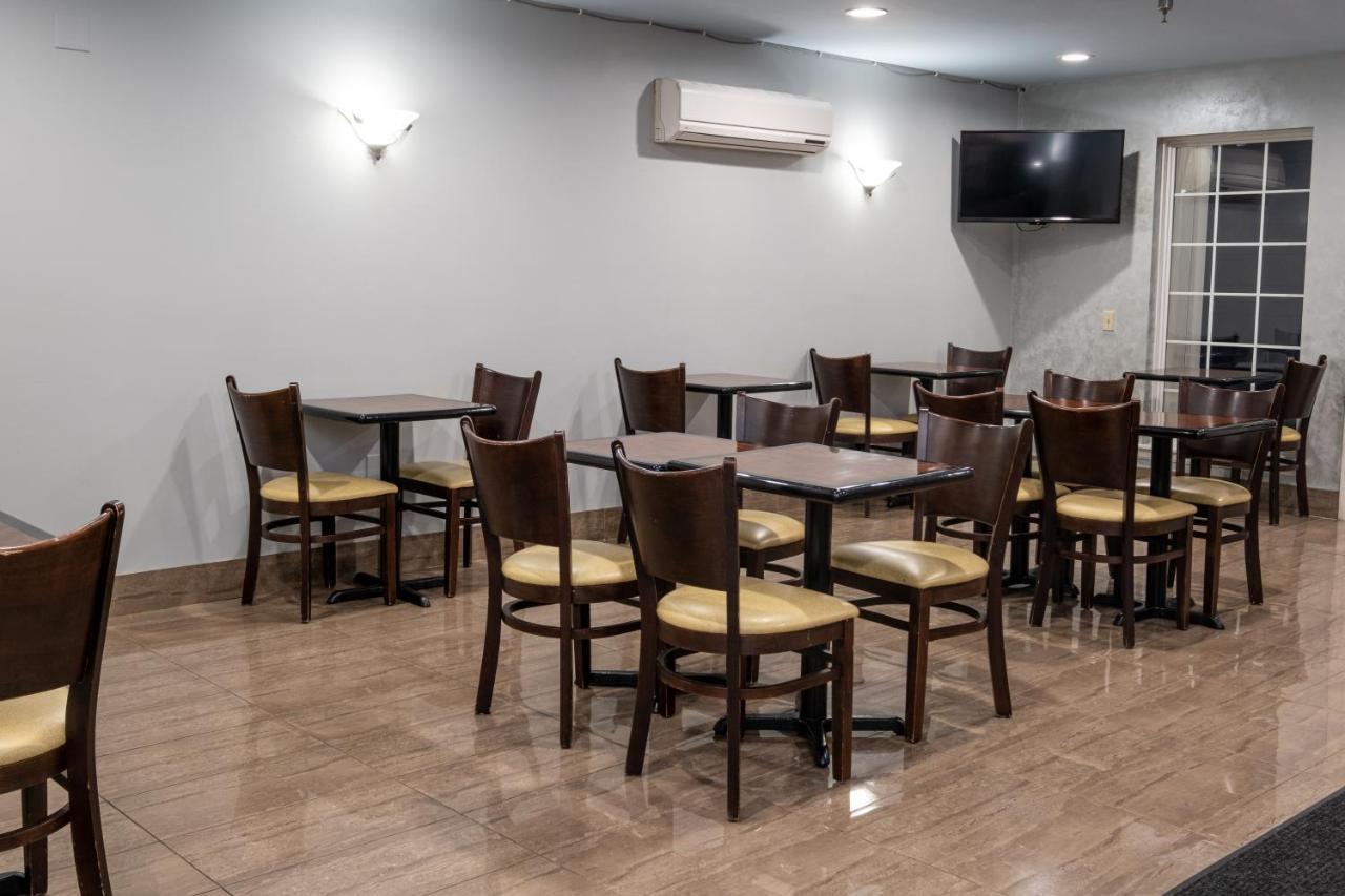 Hilltop Inn & Suites, Near Foxwoods Casino North Stonington Exteriör bild