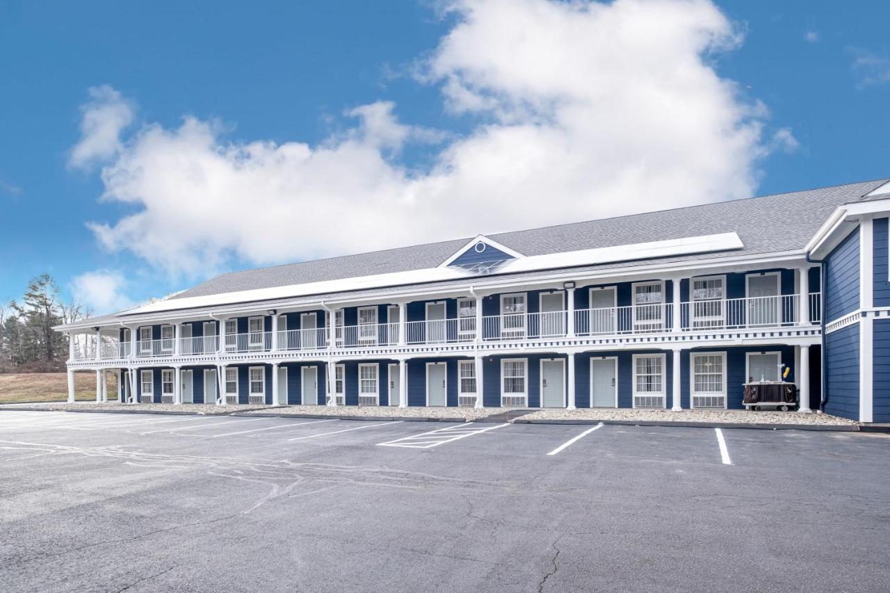 Hilltop Inn & Suites, Near Foxwoods Casino North Stonington Exteriör bild