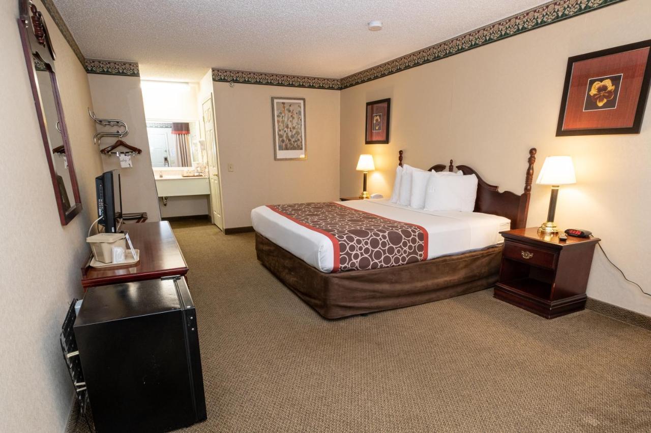 Hilltop Inn & Suites, Near Foxwoods Casino North Stonington Exteriör bild