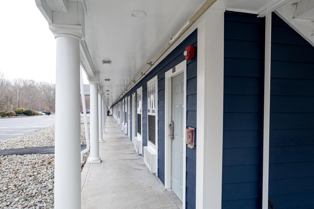 Hilltop Inn & Suites, Near Foxwoods Casino North Stonington Exteriör bild
