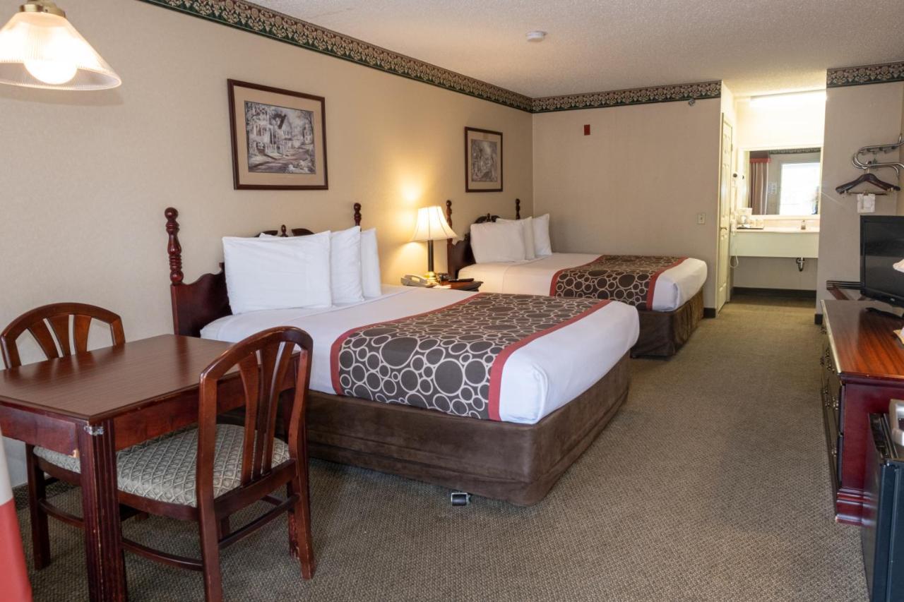 Hilltop Inn & Suites, Near Foxwoods Casino North Stonington Exteriör bild