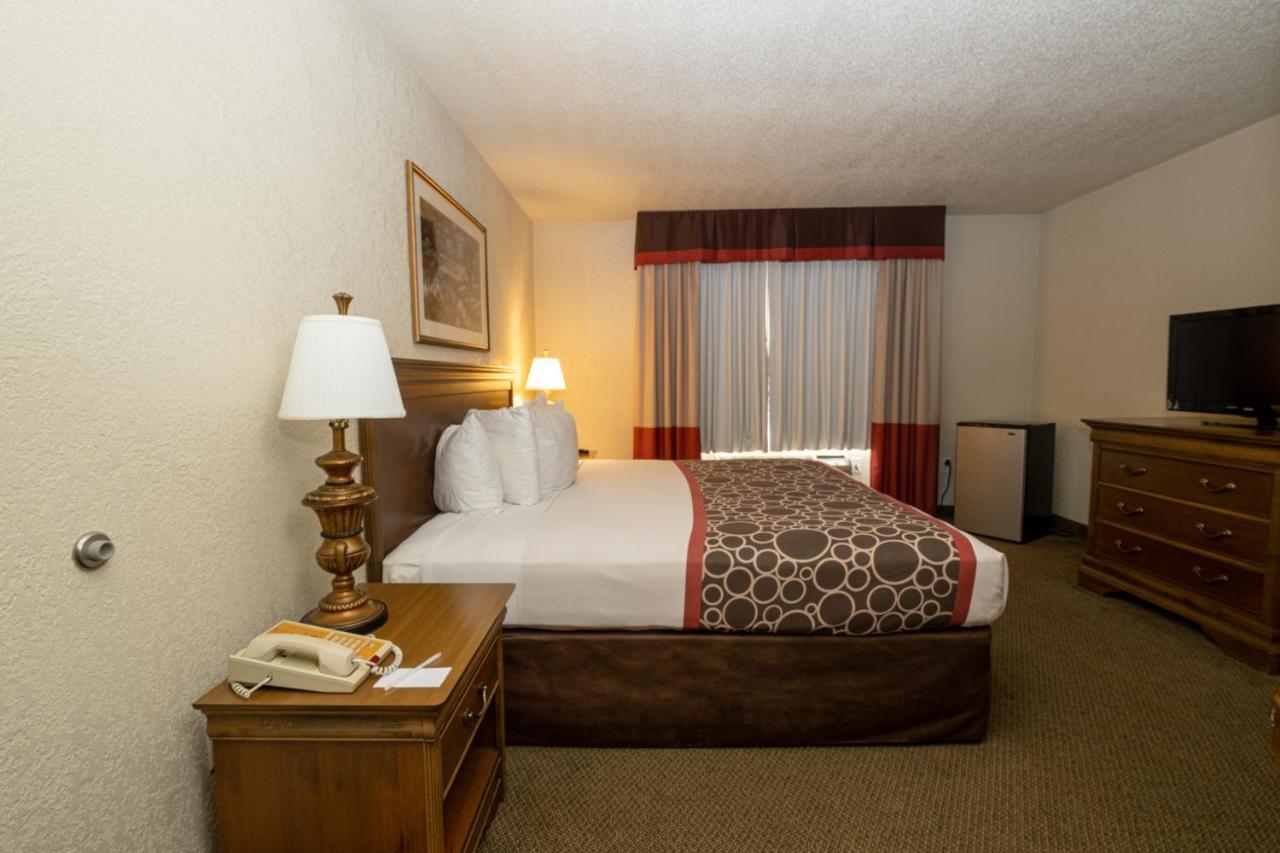 Hilltop Inn & Suites, Near Foxwoods Casino North Stonington Exteriör bild