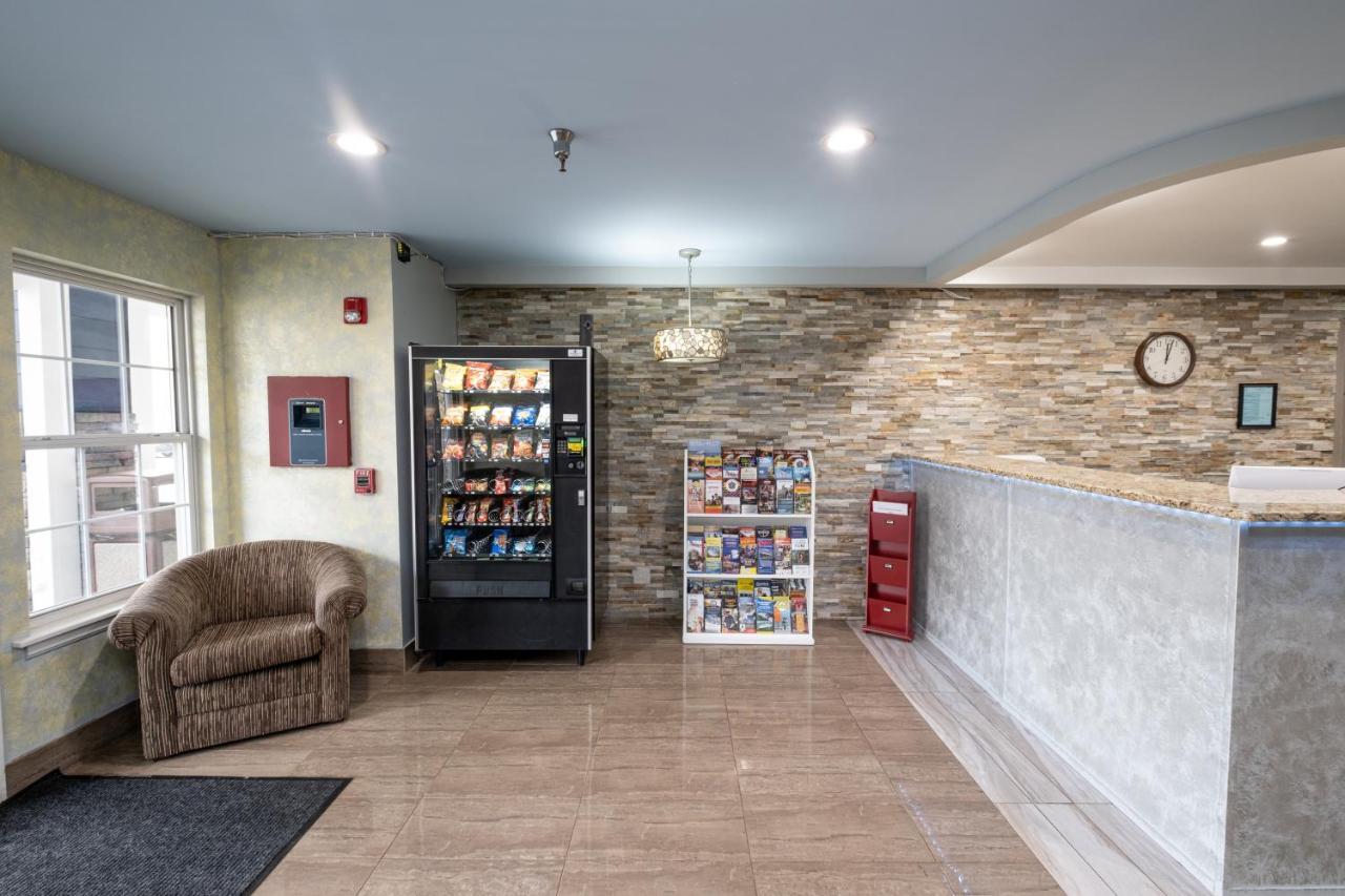 Hilltop Inn & Suites, Near Foxwoods Casino North Stonington Exteriör bild