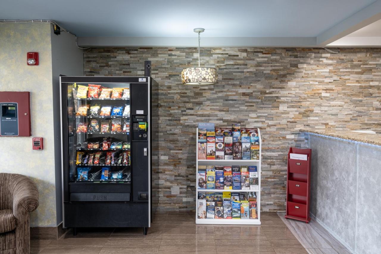 Hilltop Inn & Suites, Near Foxwoods Casino North Stonington Exteriör bild