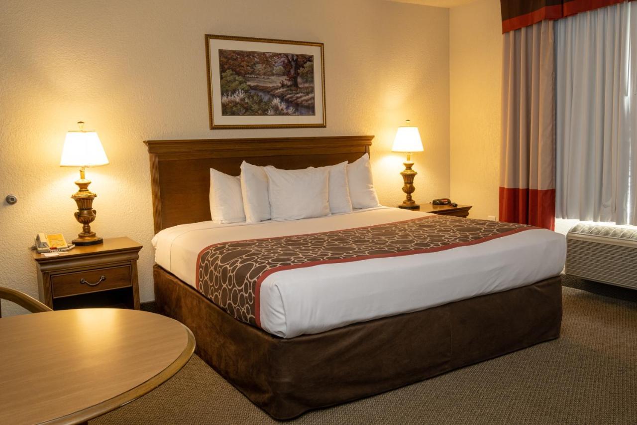 Hilltop Inn & Suites, Near Foxwoods Casino North Stonington Exteriör bild