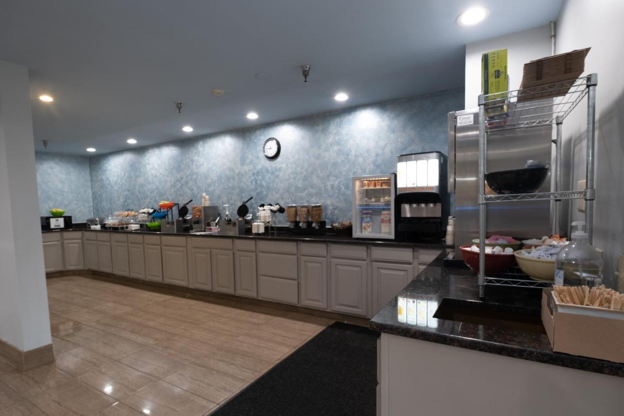 Hilltop Inn & Suites, Near Foxwoods Casino North Stonington Exteriör bild