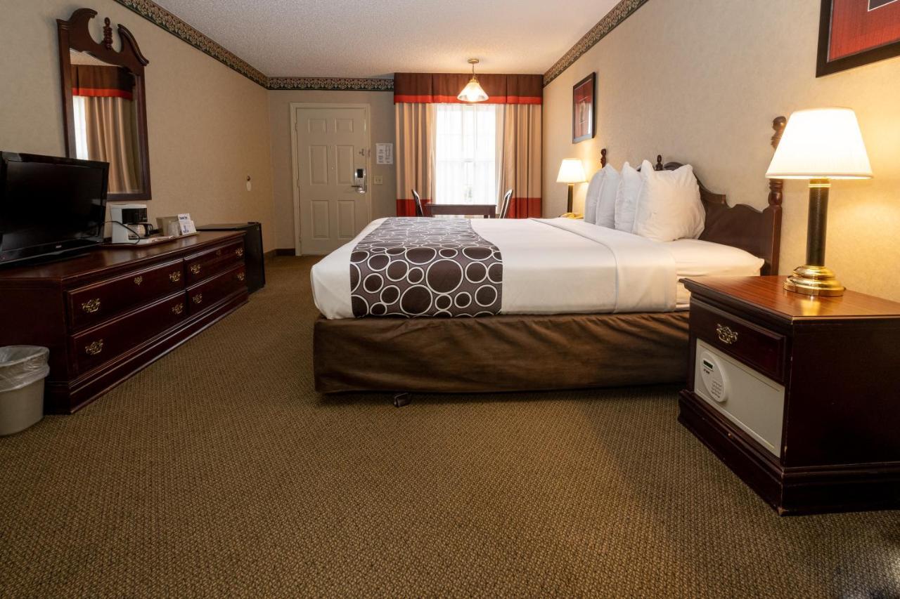 Hilltop Inn & Suites, Near Foxwoods Casino North Stonington Exteriör bild
