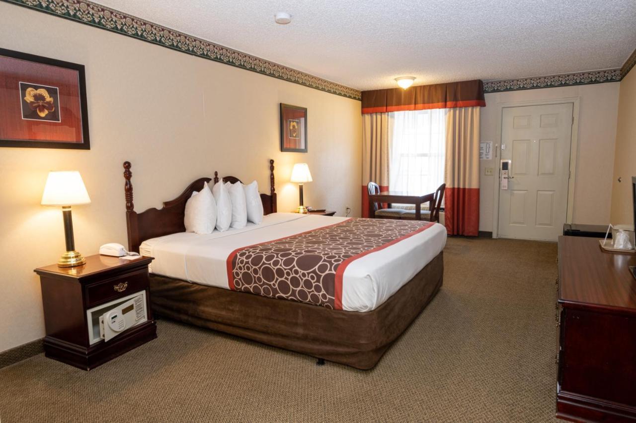 Hilltop Inn & Suites, Near Foxwoods Casino North Stonington Exteriör bild
