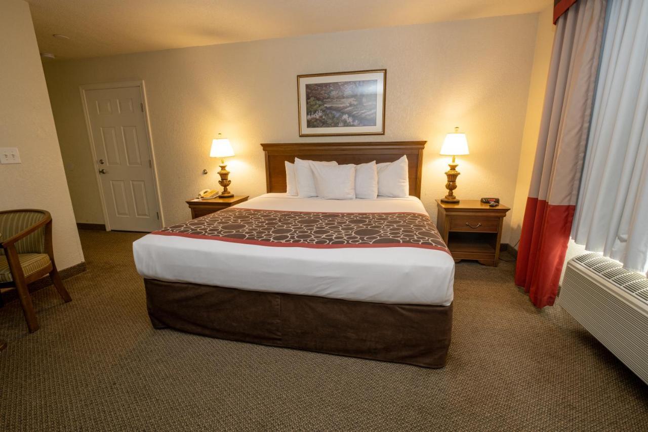 Hilltop Inn & Suites, Near Foxwoods Casino North Stonington Exteriör bild
