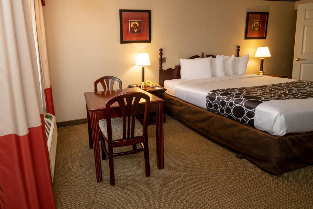 Hilltop Inn & Suites, Near Foxwoods Casino North Stonington Exteriör bild