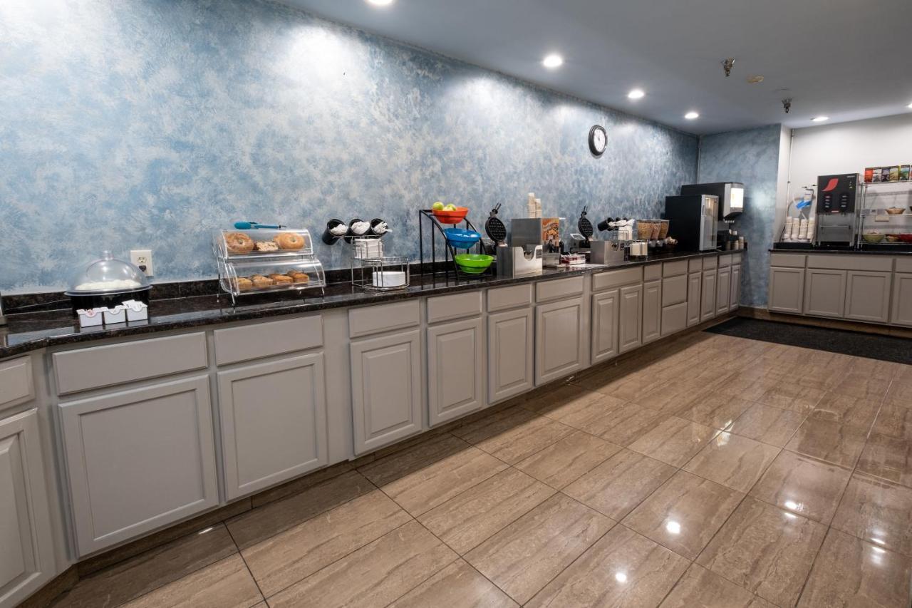 Hilltop Inn & Suites, Near Foxwoods Casino North Stonington Exteriör bild