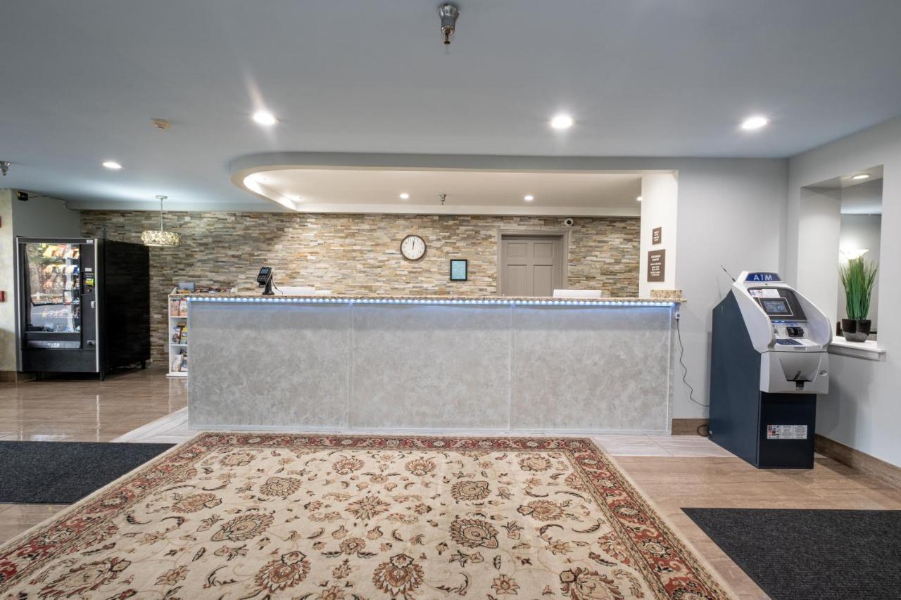 Hilltop Inn & Suites, Near Foxwoods Casino North Stonington Exteriör bild