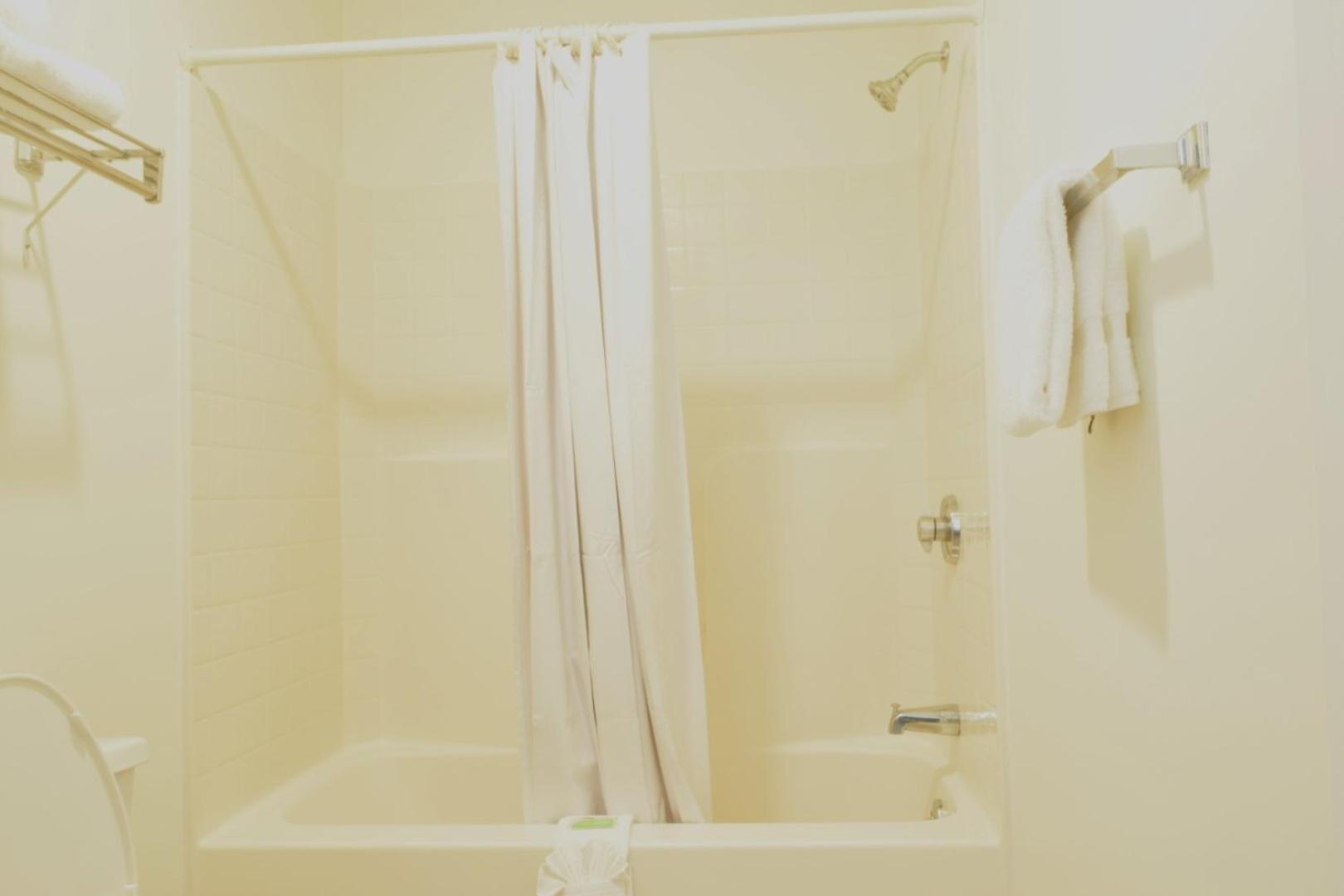 Hilltop Inn & Suites, Near Foxwoods Casino North Stonington Exteriör bild